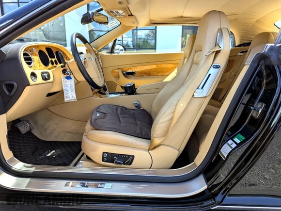 2010 Bentley Continental GT z VIN SCBDP3ZA9AC062XXX, wystawiony jako Copart lot #59625855 z przebiegiem 12 818 mil mil oraz Czysty tytuł • Clean title. Historia ofert i sprzedaży dostępna na DreamBid. Obrazek 5.