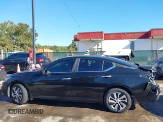 2019 Nissan Altima 2.5 S with VIN 1N4BL4BW6KC189236, listed as a IAAI auction lot 40638145 with 147,457 mi miles. Bid and sale history available at carsss.com. Image 14.