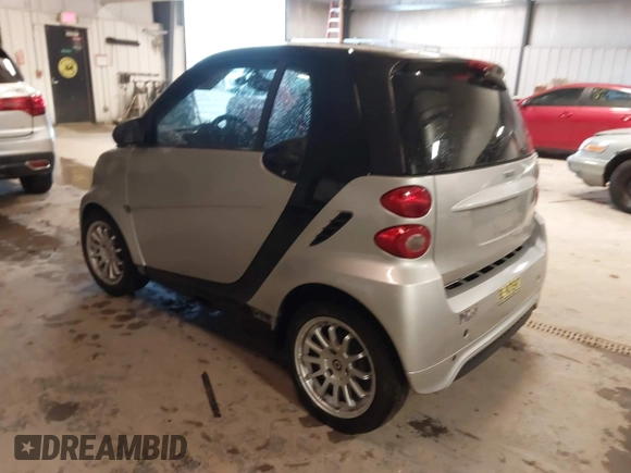 2014 Smart fortwo Pure with VIN WMEEJ3BA1EK728739, listed as a IAAI auction lot 41911785 with 120,688 mi miles and . Bid and sale history available at DreamBid. Image 3.
