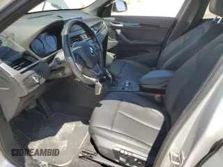 2021 BMW X1 sDrive28i z VIN WBXJG7C04M5T32801, wystawiony jako Copart lot #52046425 z przebiegiem 45 584 mil mil oraz Szkody całkowita. Historia ofert i sprzedaży dostępna na DreamBid. Obrazek 7.