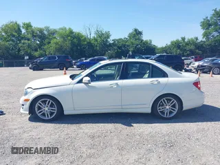 2012 Mercedes-Benz C 300 Sport с VIN WDDGF8BB8CA691471, выставлен на аукционе IAAI как лот 42621659 с пробегом 96 945 миль миль и . История ставок и продаж доступна на DreamBid. Изображение 15.