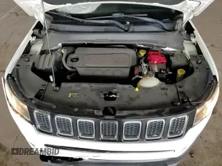 2020 Jeep Compass Latitude z VIN 3C4NJCBB5LT241661, wystawiony jako Copart lot #45169635 z przebiegiem 113 068 mil mil oraz Szkoda całkowita • Salvage title. Historia ofert i sprzedaży dostępna na DreamBid. Obrazek 15.