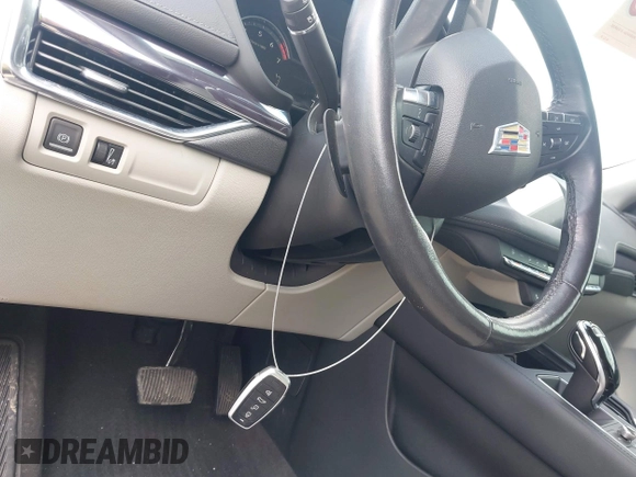 2020 Cadillac XT4 FWD Luxury z VIN 1GYAZAR4XLF146598, wystawiony jako IAAI lot #42211317 z przebiegiem 37 313 mil mil oraz . Historia ofert i sprzedaży dostępna na DreamBid. Obrazek 11.