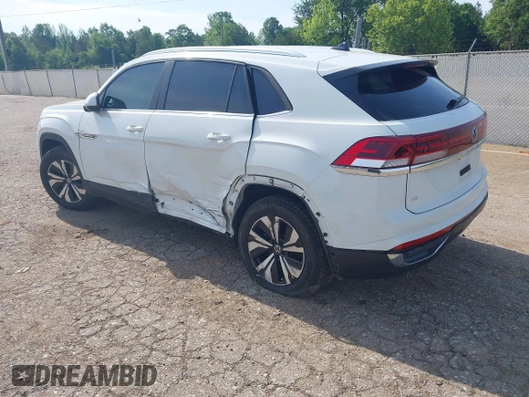 2024 Volkswagen Atlas SE with VIN 1V2DE2CA0RC259827, listed as a IAAI auction lot 42145264 with 10,302 mi miles and . Bid and sale history available at DreamBid. Image 3.
