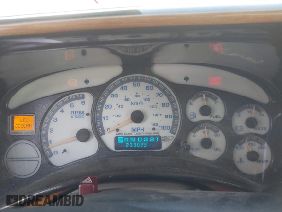 2002 GMC Yukon XL SLT with VIN 3GKFK16Z32G215746, listed as a IAAI auction lot 42097959 with 233,023 mi miles. Bid and sale history available at carsss.com. Image 7.
