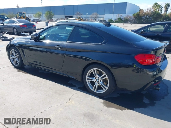 2015 BMW 4 Series 435i xDrive z VIN WBA3R5C59FK189457, wystawiony jako IAAI lot #41717989 z przebiegiem 116 402 mil mil oraz . Historia ofert i sprzedaży dostępna na DreamBid. Obrazek 3.