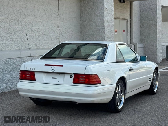 1998 Mercedes-Benz SL 500 z VIN WDBFA67F7WF158652, wystawiony jako Copart lot #65480405 z przebiegiem 91 401 mil mil oraz Czysty tytuł • Clean title. Historia ofert i sprzedaży dostępna na DreamBid. Obrazek 4.