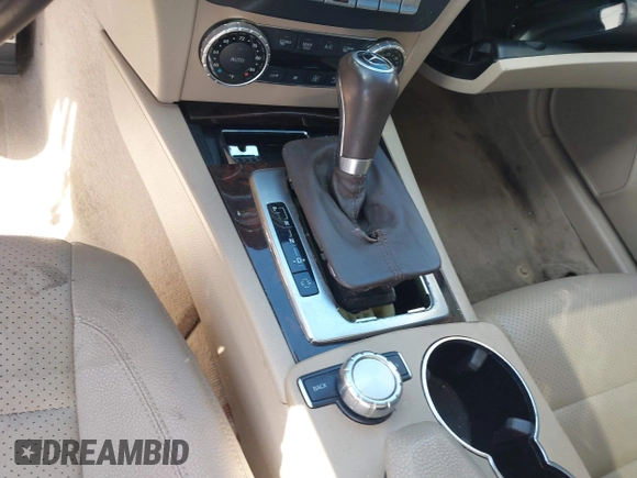 2014 Mercedes-Benz C 250 с VIN WDDGJ4HB1EG259318, выставлен на аукционе IAAI как лот 41817340 с пробегом 154 570 миль миль и . История ставок и продаж доступна на DreamBid. Изображение 18.