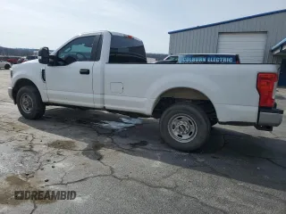 2019 Ford Super Duty F-250 SRW XL with VIN 1FTBF2A64KEE41867, listed as a Copart auction lot 44643375 with 185,968 mi miles and Salvage Title. Bid and sale history available at carsss.com. Image 2.