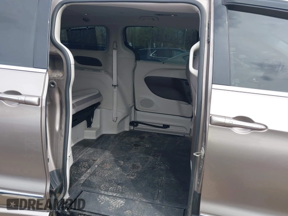 2017 Chrysler Pacifica Touring L with VIN 2C4RC1BG9HR831786, listed as a IAAI auction lot 41928645 with 37,811 mi miles and . Bid and sale history available at DreamBid. Image 8.