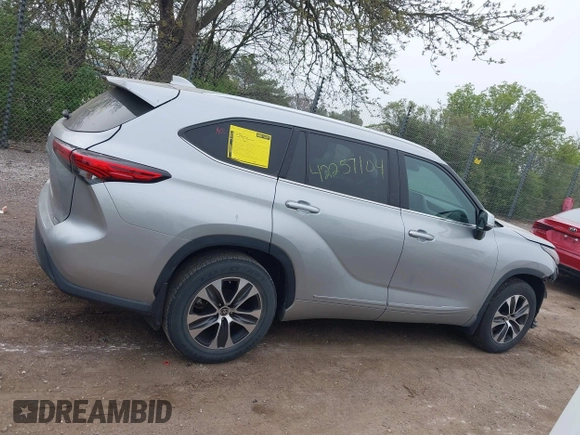 2021 Toyota Highlander XLE with VIN 5TDGZRBH5MS538188, listed as a IAAI auction lot 42257104 with 55,701 mi miles and . Bid and sale history available at DreamBid. Image 14.