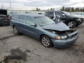 2004 Volvo V70 with VIN YV1SW59V842399389, listed as a Copart auction lot 85686774 with 135,634 mi miles and Salvage Title. Bid and sale history available at carsss.com. Image 4.