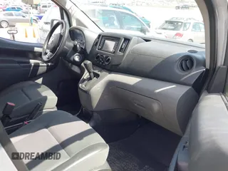 2015 Nissan NV200 SV with VIN 3N6CM0KN2FK720750, listed as a IAAI auction lot 42014352 with 206,616 mi miles. Bid and sale history available at carsss.com. Image 5.