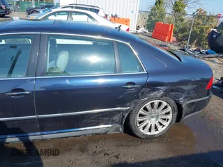 2004 Volkswagen Phaeton V8 z VIN WVWAF63D048009440, wystawiony jako IAAI lot #41495309 z przebiegiem 108 685 mil mil oraz . Historia ofert i sprzedaży dostępna na DreamBid. Obrazek 17.