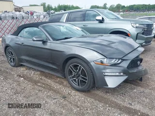 2018 Ford Mustang EcoBoost Premium z VIN 1FATP8UH4J5167267, wystawiony jako IAAI lot #42554885 z przebiegiem 136 967 mil mil oraz . Historia ofert i sprzedaży dostępna na DreamBid. Obrazek 1.