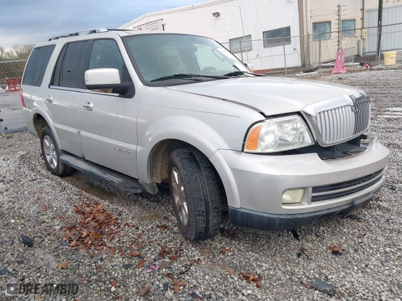 2006 Lincoln Navigator Luxury with VIN 5LMFU27586LJ09074, listed as a IAAI auction lot 41566105 with 266,395 mi miles. Bid and sale history available at carsss.com. Image 1.