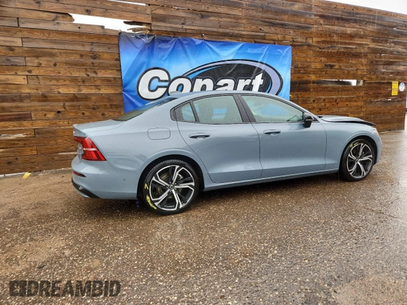 2024 Volvo S60 Plus Dark Theme z VIN 7JRL12TL4RG280801, wystawiony jako Copart lot #59200795 z przebiegiem 29 046 mil mil oraz Czysty tytuł • Clean title. Historia ofert i sprzedaży dostępna na DreamBid. Obrazek 3.