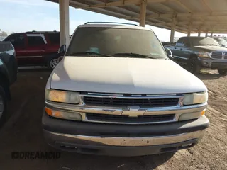 2002 Chevrolet Tahoe LS with VIN 1GNEC13V72R293380, listed as a IAAI auction lot 41728645 with 249,000 mi miles. Bid and sale history available at carsss.com. Image 6.