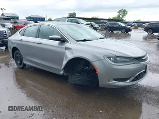 2015 Chrysler 200 Limited z VIN 1C3CCCABXFN666210, wystawiony jako IAAI lot #42110193 z przebiegiem 137 566 mil mil oraz . Historia ofert i sprzedaży dostępna na DreamBid. Obrazek 1.
