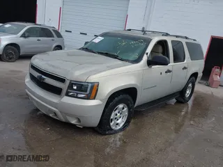 2009 Chevrolet Suburban LS with VIN 1GNFC16069R191034, listed as a IAAI auction lot 41583684 with 195,900 mi miles. Bid and sale history available at carsss.com. Image 2.
