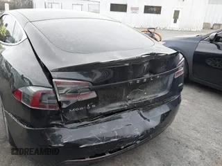 2018 Tesla Model S 75D with VIN 5YJSA1E24JF259874, listed as a IAAI auction lot 41921382 with 82,182 mi miles and . Bid and sale history available at DreamBid. Image 6.