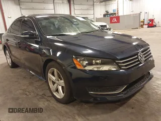 2012 Volkswagen Passat SE z VIN 1VWBP7A39CC106467, wystawiony jako IAAI lot #42675089 z przebiegiem 136 938 mil mil oraz . Historia ofert i sprzedaży dostępna na DreamBid. Obrazek 1.