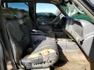 1999 GMC Denali z VIN 1GKEK13R0XR916686, wystawiony jako Copart lot #61120914 z przebiegiem 240 605 mil mil oraz Szkody całkowita. Historia ofert i sprzedaży dostępna na DreamBid. Obrazek 7.