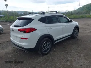 2020 Hyundai Tucson SEL z VIN KM8J3CAL4LU203021, wystawiony jako IAAI lot #42167082 z przebiegiem 49 826 mil mil oraz . Historia ofert i sprzedaży dostępna na DreamBid. Obrazek 4.