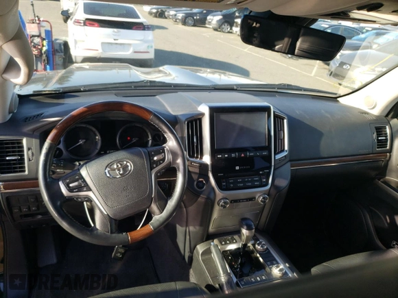 2016 Toyota Land Cruiser z VIN JTMCY7AJ9G4040845, wystawiony jako Copart lot #41391163 z przebiegiem 87 293 mil mil oraz . Historia ofert i sprzedaży dostępna na DreamBid. Obrazek 8.