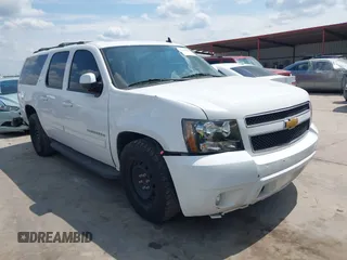 2013 Chevrolet Suburban LT z VIN 1GNSCJE08DR102735, wystawiony jako IAAI lot #42228063 z przebiegiem 101 671 mil mil oraz . Historia ofert i sprzedaży dostępna na DreamBid. Obrazek 1.