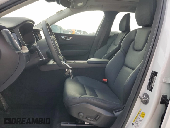 2023 Volvo XC60 Plus Bright Theme z VIN YV4L12RE2P1338733, wystawiony jako Copart lot #49918145 z przebiegiem 11 829 mil mil oraz Nie do naprawy • Non repairable. Historia ofert i sprzedaży dostępna na DreamBid. Obrazek 7.