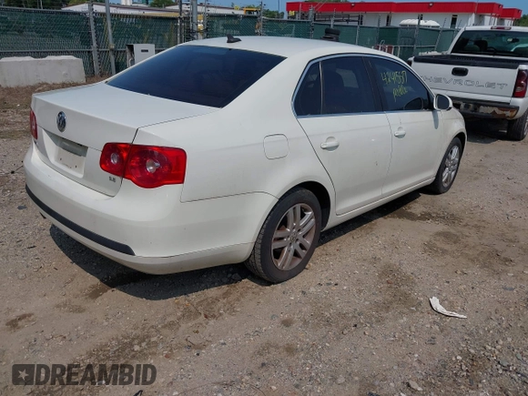 2007 Volkswagen Jetta 2.5 z VIN 3VWRG71K77M062978, wystawiony jako IAAI lot #42415517 z przebiegiem 168 159 mil mil oraz . Historia ofert i sprzedaży dostępna na DreamBid. Obrazek 4.