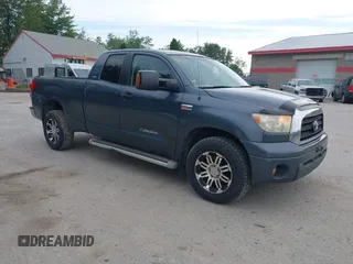 2007 Toyota Tundra SR5 z VIN 5TBBV54137S489018, wystawiony jako IAAI lot #42482536 z przebiegiem 220 539 mil mil oraz . Historia ofert i sprzedaży dostępna na DreamBid. Obrazek 1.