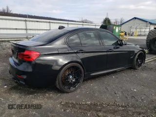 2017 BMW M3 z VIN WBS8M9C37H5G85710, wystawiony jako Copart lot #40168123 z przebiegiem 60 385 mil mil oraz . Historia ofert i sprzedaży dostępna na DreamBid. Obrazek 3.