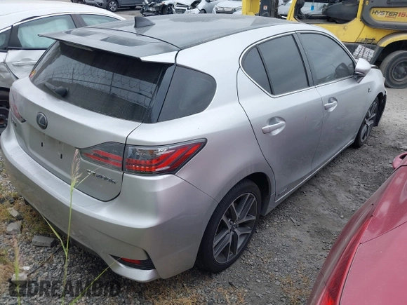 2016 Lexus CT 200h z VIN JTHKD5BH9G2259211, wystawiony jako IAAI lot #41900277 z przebiegiem 132 564 mil mil oraz . Historia ofert i sprzedaży dostępna na DreamBid. Obrazek 4.