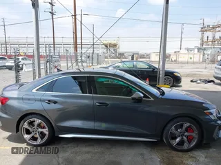 2024 Audi S3 Prestige z VIN WAUJ3DGY8RA067514, wystawiony jako IAAI lot #42086328 z przebiegiem 11 049 mil mil oraz . Historia ofert i sprzedaży dostępna na DreamBid. Obrazek 13.