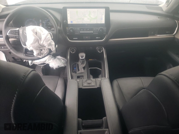 2024 Toyota Highlander XLE with VIN 5TDAAAB56RS056857, listed as a Copart auction lot 55140015 with 11,832 mi miles and Salvage title. Bid and sale history available at DreamBid. Image 8.