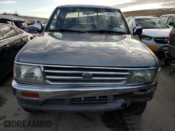 1997 Toyota T100 SR5 with VIN JT4UN24D8V0046646, listed as a Copart auction lot 43251895 with 166,827 mi miles and Salvage Title. Bid and sale history available at DreamBid. Image 5.