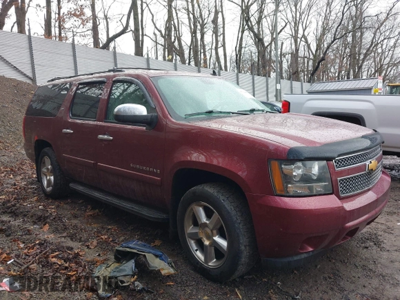 2008 Chevrolet Suburban LTZ with VIN 1GNFK16368R200844, listed as a IAAI auction lot 41722464 with 381,802 mi miles. Bid and sale history available at carsss.com. Image 1.