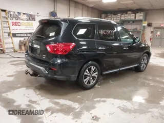 2017 Nissan Pathfinder SL with VIN 5N1DR2MM5HC636032, listed as a IAAI auction lot 41403929 with 160,232 mi miles. Bid and sale history available at carsss.com. Image 4.
