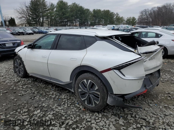 2022 Kia EV6 Light with VIN KNDC34LB6N5043275, listed as a Copart auction lot 87900005 with 157,826 mi miles and Salvage Title. Bid and sale history available at carsss.com. Image 2.