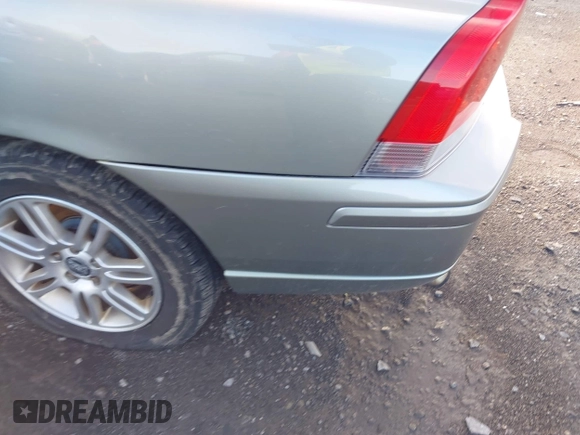 2006 Volvo S60 2.5T with VIN YV1RH592062547178, listed as a IAAI auction lot 42084142 with 145,669 mi miles. Bid and sale history available at carsss.com. Image 6.