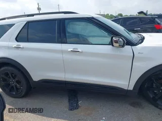 2023 Ford Explorer ST-Line z VIN 1FMSK7KH3PGA99652, wystawiony jako IAAI lot #42109418 z przebiegiem 30 380 mil mil oraz . Historia ofert i sprzedaży dostępna na DreamBid. Obrazek 13.