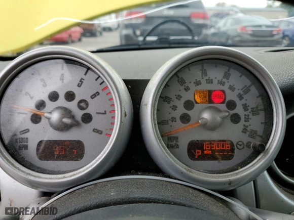 2005 MINI Cooper Hardtop with VIN WMWRC33435TJ66935, listed as a Copart auction lot 51991745 with 163,006 mi miles and Salvage Title. Bid and sale history available at carsss.com. Image 9.
