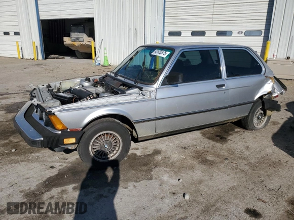 1982 BMW 3 Series z VIN WBAAG3307C8378560, wystawiony jako Copart lot #42520375 z przebiegiem 83 004 mil mil oraz Czysty tytuł • Clean title. Historia ofert i sprzedaży dostępna na DreamBid. Obrazek 1.