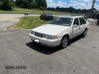 1998 Volvo S90 with VIN YV1KS9606W1129999, listed as a Copart auction lot 47872505 with 197,484 mi miles and Clean Title. Bid and sale history available at carsss.com. Image 2.