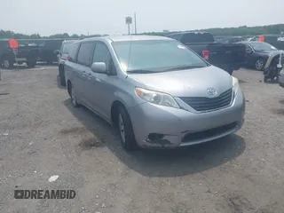 2011 Toyota Sienna LE AAS z VIN 5TDKK3DC4BS013309, wystawiony jako IAAI lot #42424907 z przebiegiem 214 196 mil mil oraz . Historia ofert i sprzedaży dostępna na DreamBid. Obrazek 1.