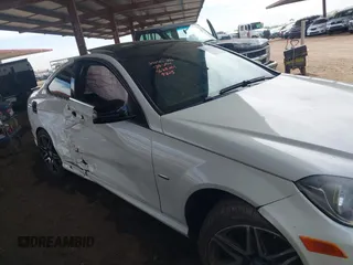 2014 Mercedes-Benz C 250 с VIN WDDGJ4HBXEG289823, выставлен на аукционе IAAI как лот 42344530 с пробегом 122 670 миль миль и . История ставок и продаж доступна на DreamBid. Изображение 6.