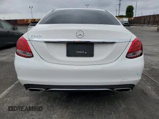 2018 Mercedes-Benz C 300 z VIN 55SWF4JB6JU275731, wystawiony jako Copart lot #55496575 z przebiegiem 51 107 mil mil oraz Szkoda całkowita • Salvage title. Historia ofert i sprzedaży dostępna na DreamBid. Obrazek 6.