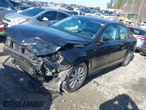 2014 Volkswagen Passat Wolfsburg Edition z VIN 1VWAT7A37EC101438, wystawiony jako IAAI lot #41333508 z przebiegiem 136 939 mil mil oraz . Historia ofert i sprzedaży dostępna na DreamBid. Obrazek 2.